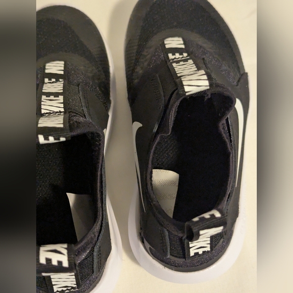 Nike flex runners child size 11. Like New. - Picture 7 of 7